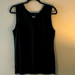 ☀️SALE☀️EUC Bali double layered black Vneck, front pleat sleeveless blouse. Med.